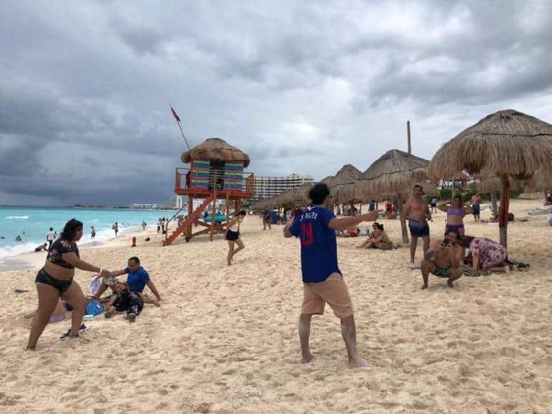 Intervalos de chubascos con lluvias puntuales fuertes en la Península