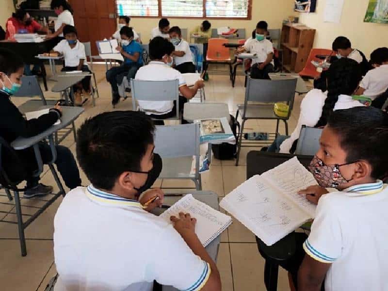 Los estudiantes ya no tendrán clases en aulas improvisadas