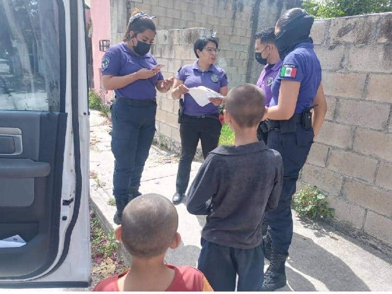 Rescatan a par de niños que eran golpeados y obligados a vender en la calle