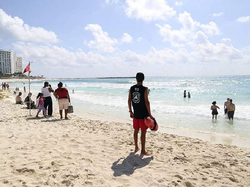 Refuerzan seguridad de guardavidas en playas