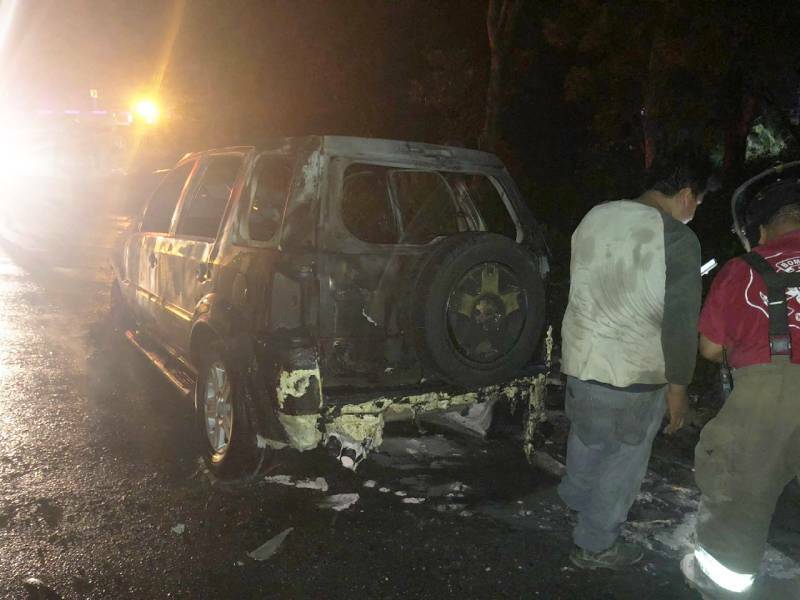 Se incendia auto cerca del lugar donde estaba “la casa de los Aluxes” de Cancún