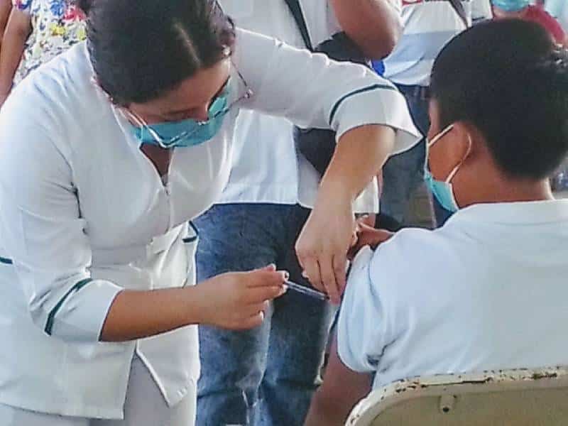 Quintanarroenses de 5 a 11 años de edad se protegen contra la Covid-19