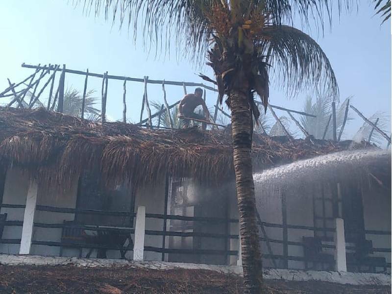 Por incendio en hotel de Holbox, evacúan a 85 personas