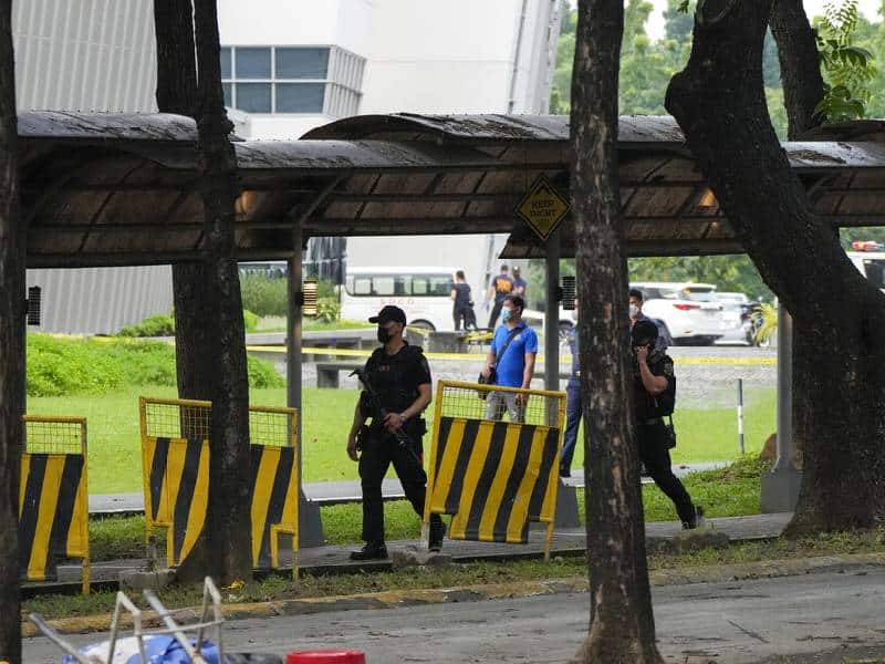Tiroteo en universidad deja tres muertos durante graduación