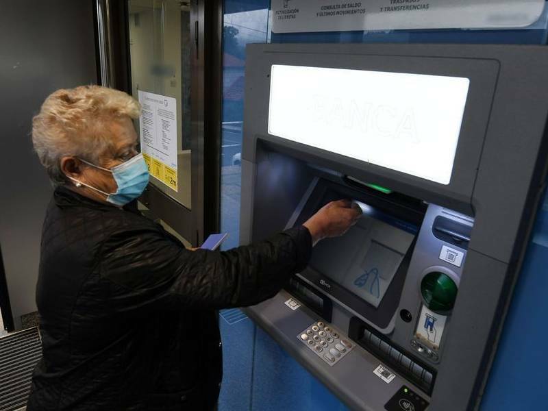 Exhortan a instituciones financieras a mejorar su atención a adultos mayores