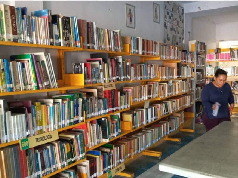 Bibliotecario considera que tecnología y la lectura pueden coexistir entre cardenenses