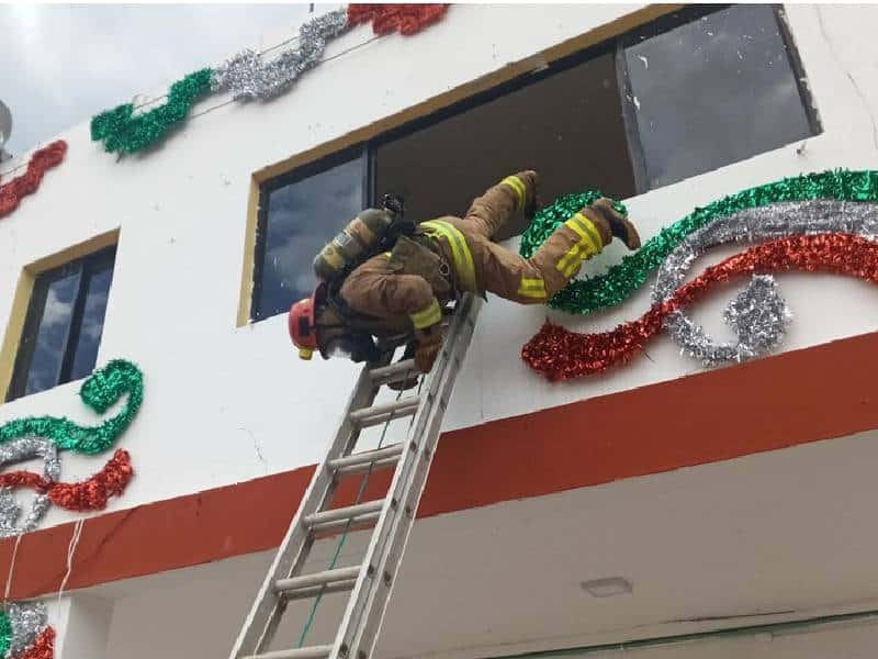 Conmemoran Día Nacional de Protección Civil en Lázaro Cárdenas con simulacro