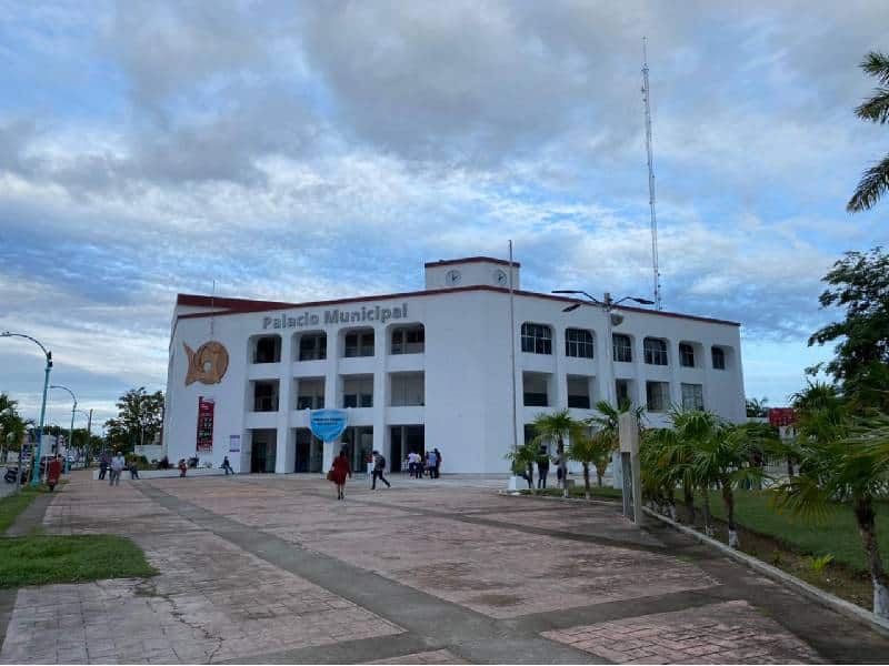 Empleados del gobierno estatal confían en recibir el bono sexenal