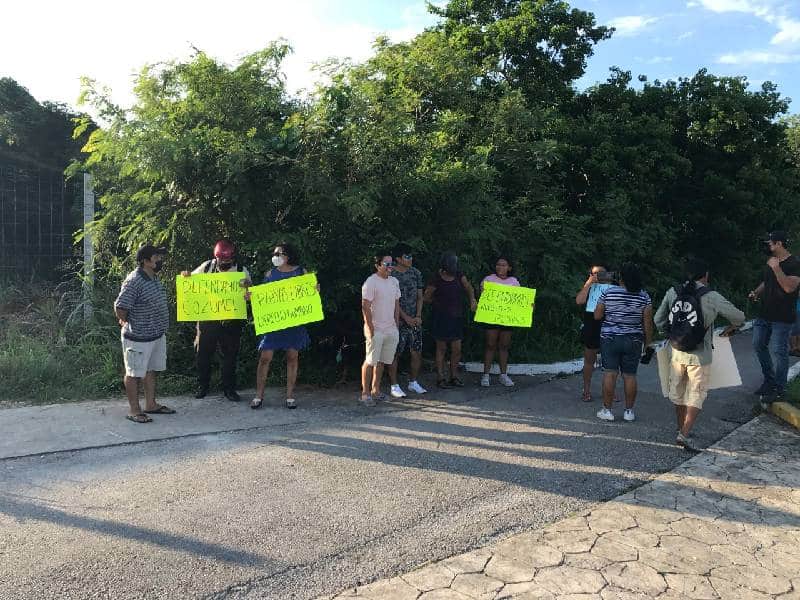 Manifestación en Cozumel por cierre de acceso a playa ubicada junto a casa presidencial