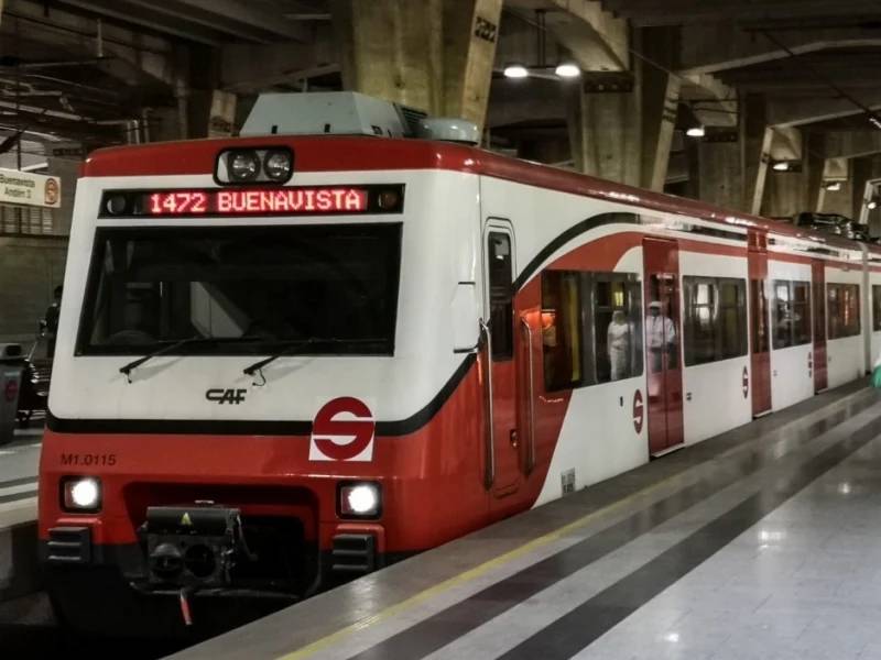 Persona se arroja a vías del Tren Suburbano