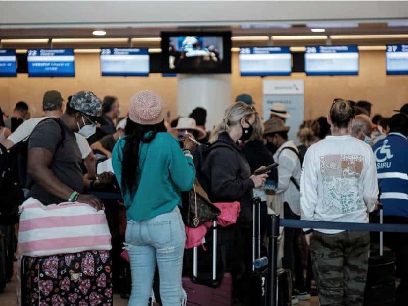 Cancelaciones en el aeropuerto de Cancún de vuelos a Florida por el huracán “Ian”