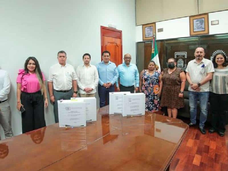 Formalizan entrega recepción de recursos humanos y financieros del Congreso de Q.Roo