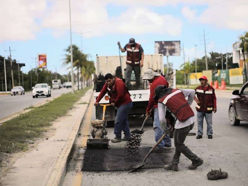 En 11 meses atienden 37 mil baches en Cancún