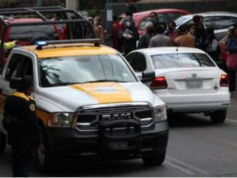 VIDEO: Conductora arrastra a mujer con su auto en escape tras choque