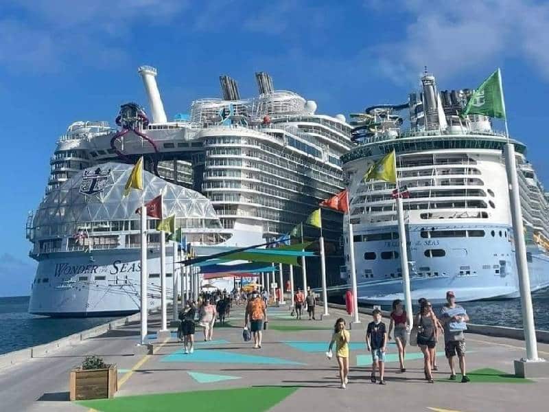 A la baja, llegada de cruceros a Cozumel