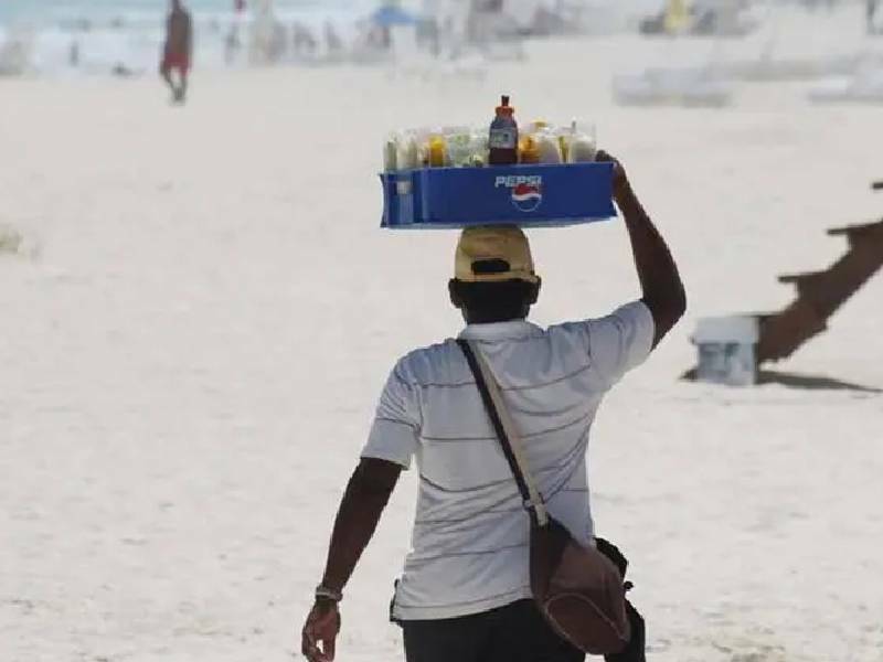 Dialogarán con los vendedores ambulantes de la zona hotelera