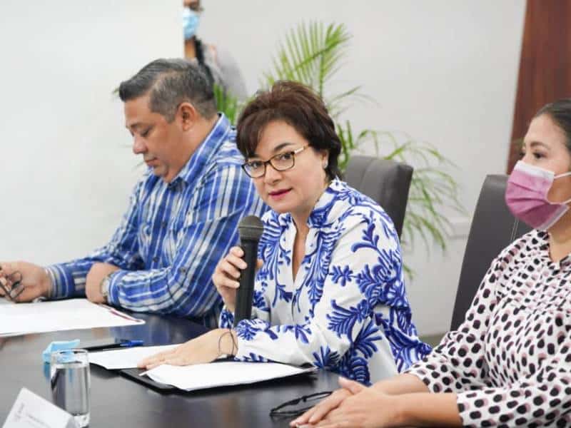 En plena crisis, Juanita Alonso gasta 16 mdp en artistas