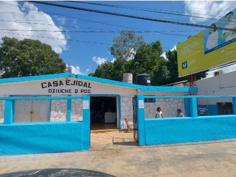Presidente Erik Borges Yam brinda apoyo al ejido de Dziuché en su aniversario.