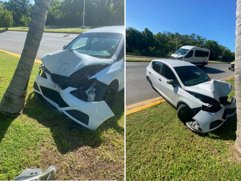 Pierde el control y se impacta con una palmera en la zona hotelera de Cancún