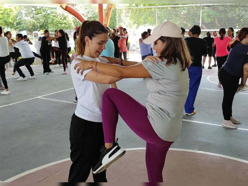 Capacitan a mujeres de Cancún en materia de defensa personal