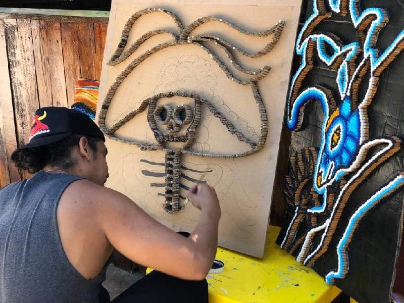 Crean arte a través de las colillas de cigarro