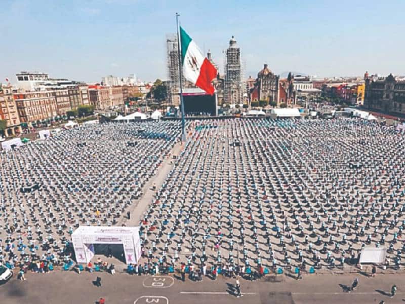 Rompen en Zócalo Récord de clase en trampolines fitness