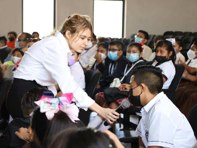 Aprenden niños sobre democracia