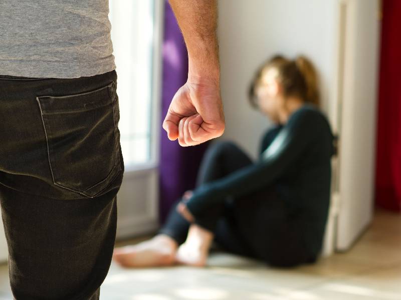 Urge reeducación a hombres agresores
