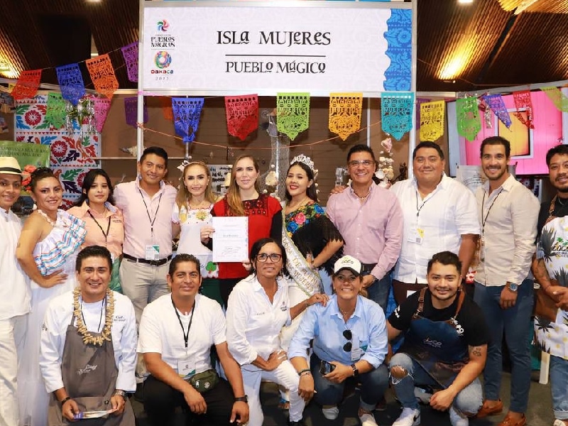 Atenea Gómez, continuó dando a conocer a los participantes y asistentes la belleza y orden que impera en las playas de la isla