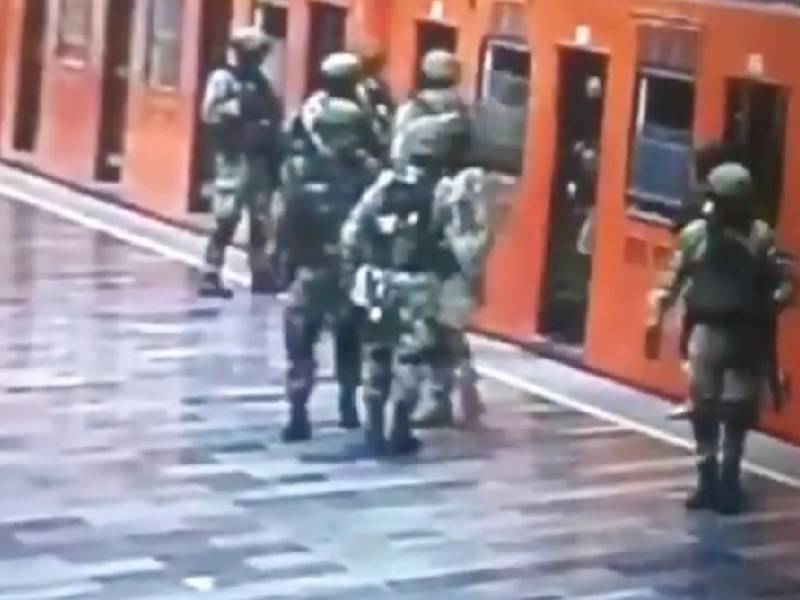 Militares en el Metro (24 Horas)