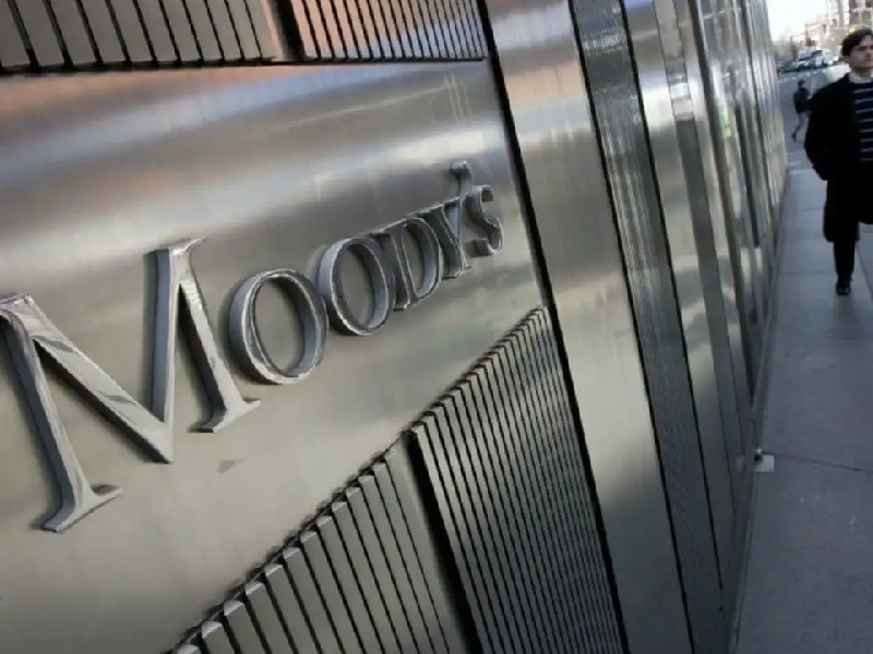 Moody’s Analytics indicó que el peso se ha mantenido relativamente estable