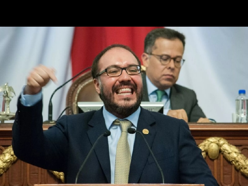 La investigacción encontró la compra de tres propiedades valuadas en 34 millones 560 mil 148 pesos e ingresos injustificables superiores a 11.4 millones de pesos.