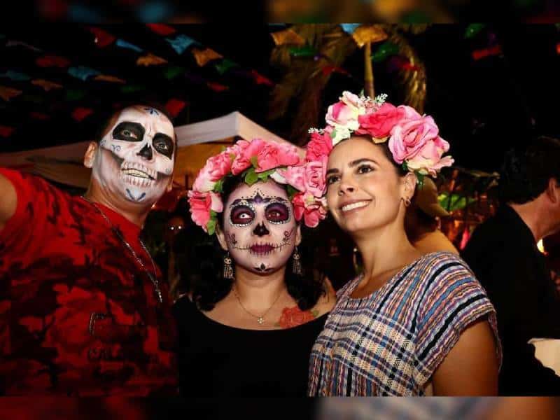 Miles de personas disfrutan el "Hanal Pixán" en Malecón Tajamar 