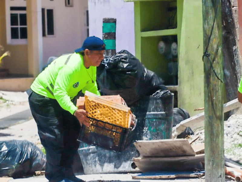 Arranca programa de descacharrización en la colonia Meteorológico de Isla Mujeres