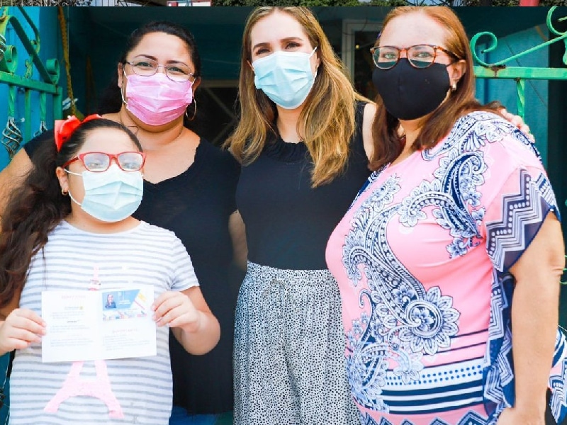 Atenea entrega tarjetas inclusivas y apoyos alimentarios a personas con discapacidad