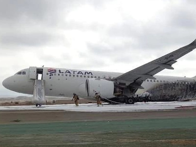 Cierran el Aeropuerto de Lima tras percance entre camión y avión