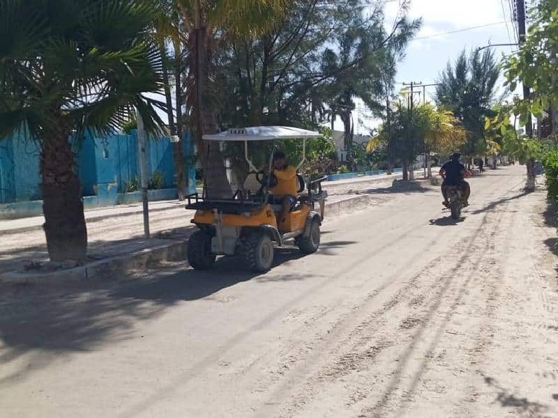 Bloqueo vial en Holbox afecta actividad turística hasta en más de un 80 por ciento
