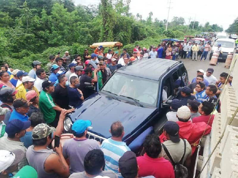 Detienen a automovilista que trató de cruzar a la fuerza bloqueo en Kantunilkín