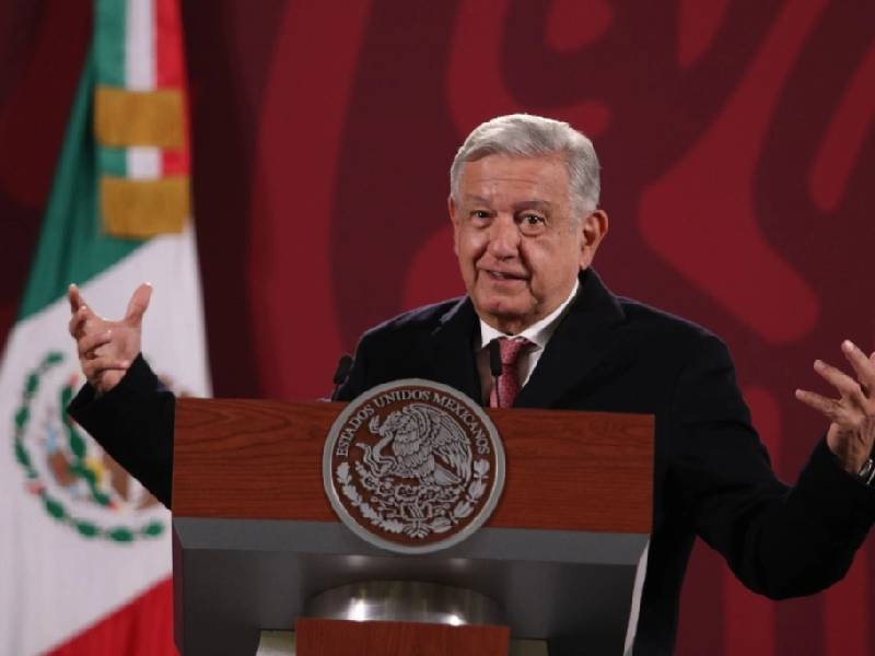 Llama AMLO “corruptos y rateros” a quienes defienden al INE y al neoliberalismo