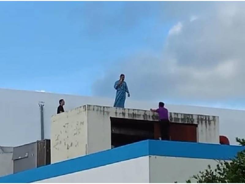 Paciente se sube a azotea del Hospital General amenazando con quitarse la vida