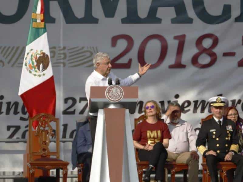 AMLO rechaza reelección y pacto con crimen