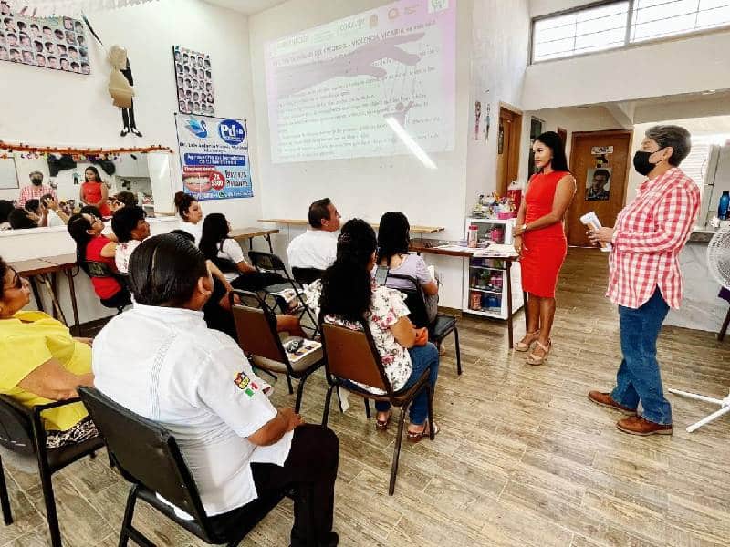 Imparten pláticas para combatir agresiones en contra de mujeres