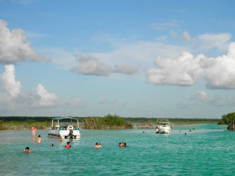 Bacalar: Laguna de siete colores resguarda un tesoro pirata en este Pueblo Mágico