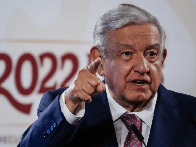 Reta AMLO a críticos de la reforma electoral a llenar el Zócalo