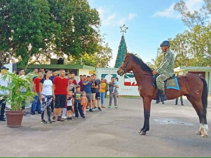 El Ejército realiza labores de acercamiento con la población de Chetumal