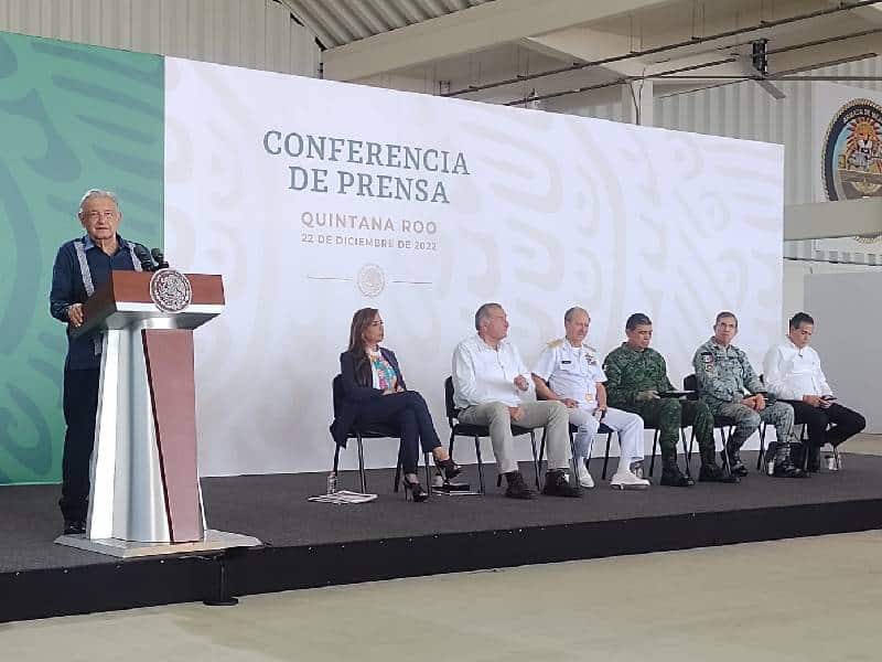 Defiende AMLO a Carlos Joaquín en la Mañanera 