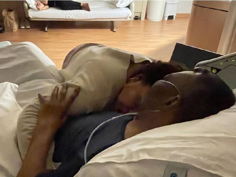 Hija de Pelé comparte foto junto a su padre en el hospital: “Una noche más juntos”
