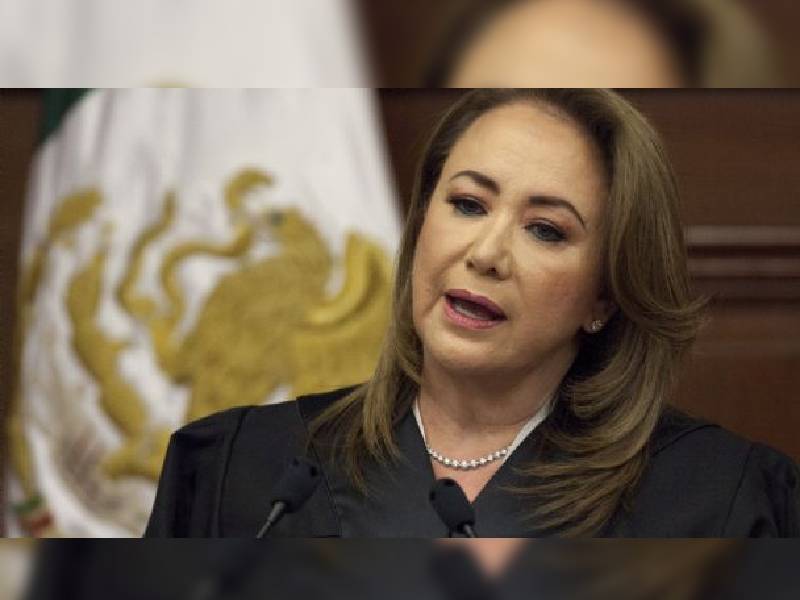 Yasmin Esquivel y su volver al futuro "chilango" 