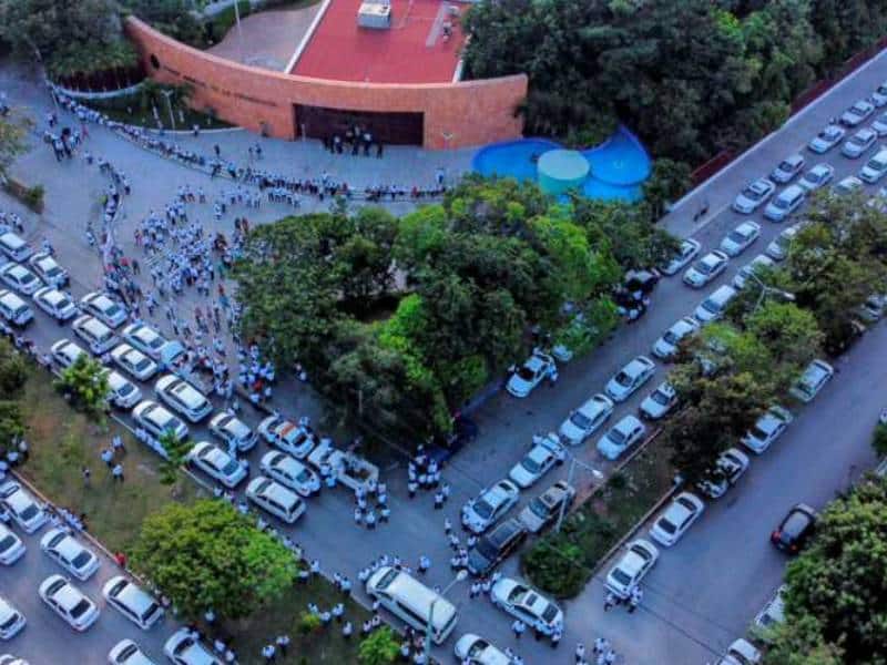 El sector empresarial da bienvenida a Uber, que obligará a mejorar el servicio