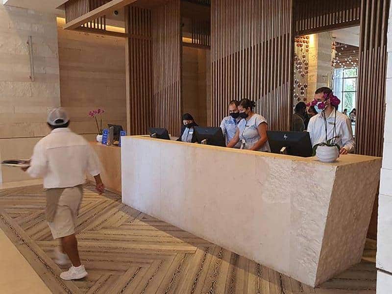 Hotelero de la Riviera Maya señala la importancia de la profesionalización de los servicios